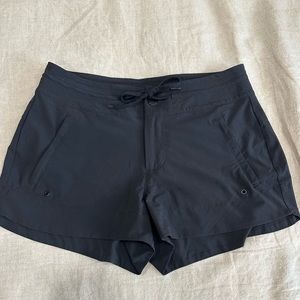 Athleta Hudson Board Shorts Women’s Size 4 Black UPF 50+ Quick Drying